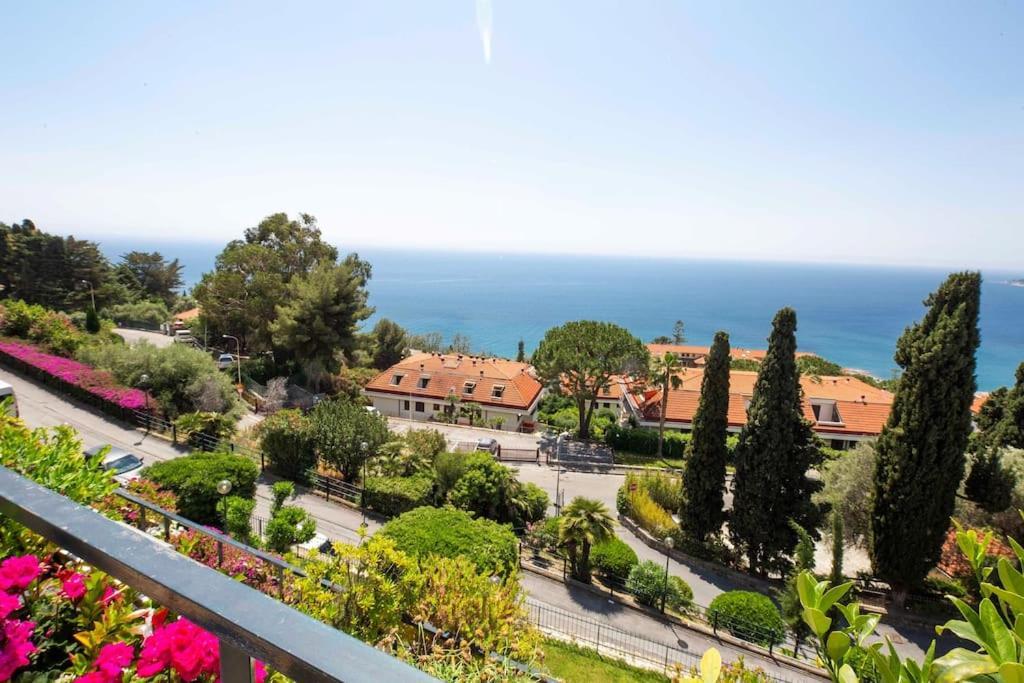 Apartamento Il Grande Blu - Vista Panoramica Sul Golfo Ospedaletti Exterior foto